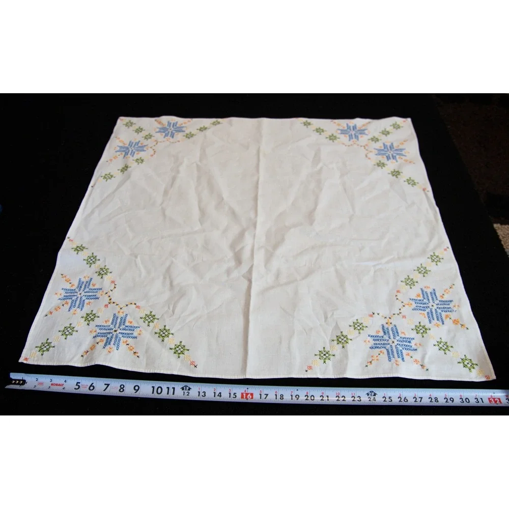 Vintage Hand‎ Embroidered Floral Lace Tablecloth & Cross Stitch Topper Set White